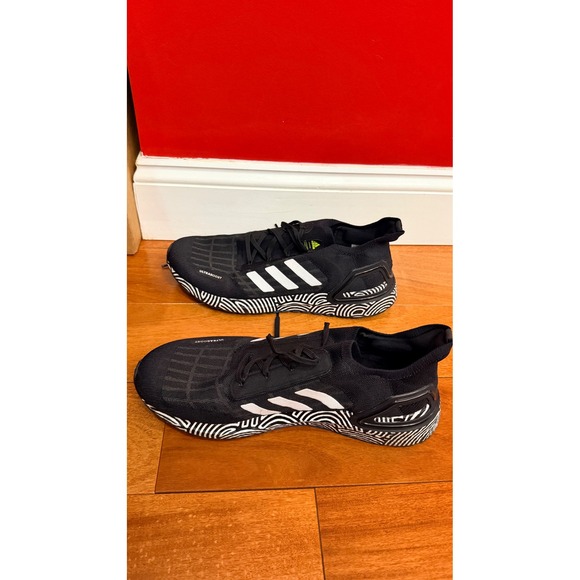 Athletic_Shoes